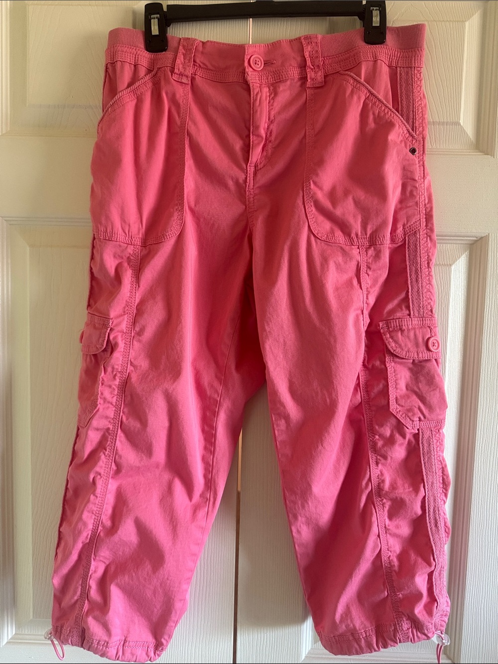 Style & Co Bright Pink Cargo Capris. Size 8.